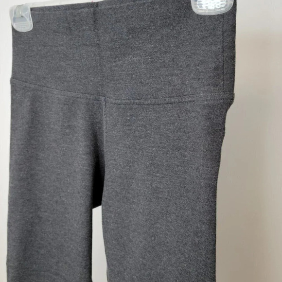 Old Navy Balance Leggings - Picture 2 of 7